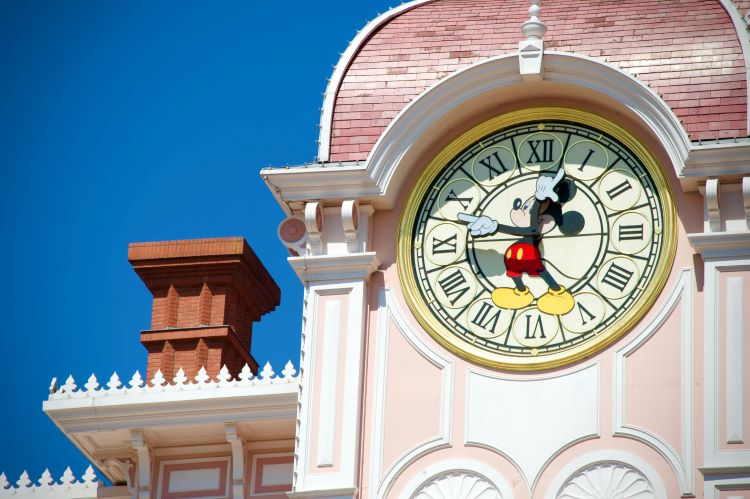 A decorative Mickey Mouse clock at Disneyland Paris, with Mickey’s arms serving as clock hands, symbolizing the passage of time amid Disney’s 2025 global layoffs and restructuring.