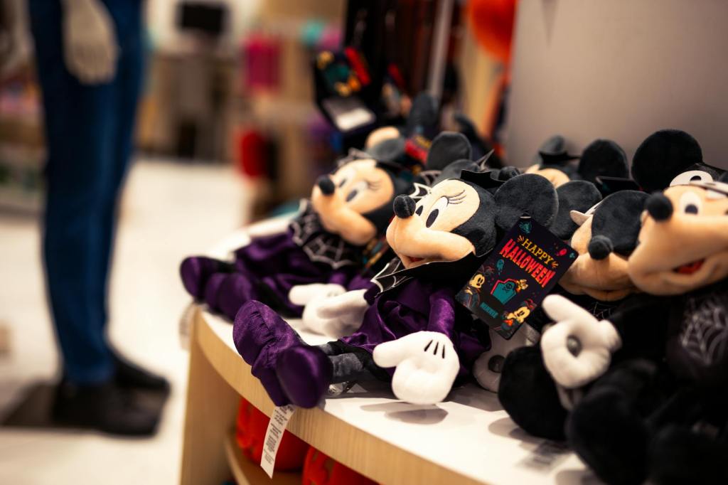 Why is there a lack of merchandise for modern Disney&nbsp;films?